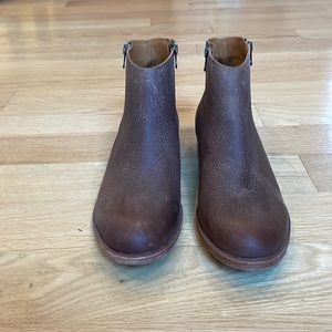 Women’s korkease Chelsea Boot. Size 9.5 Never worn
